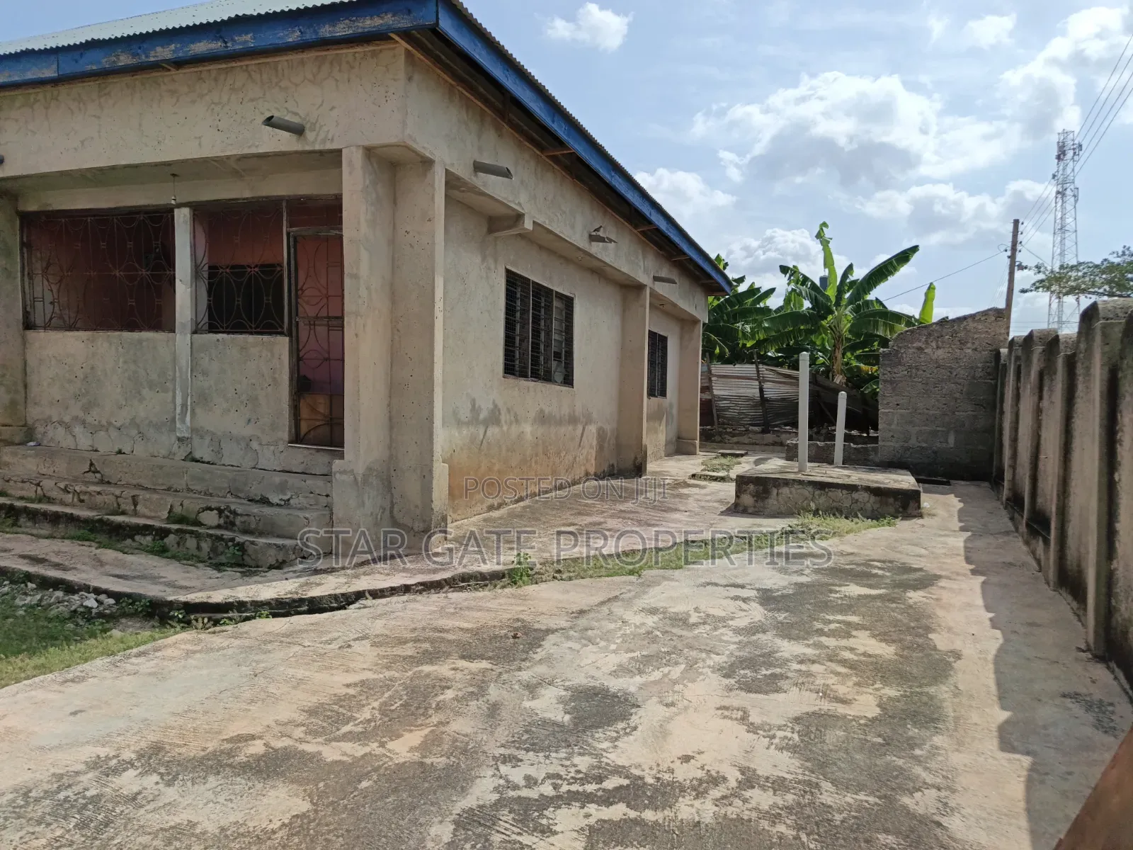5bdrm House in Kenyasi Abrem New, Kumasi Metropolitan for sale