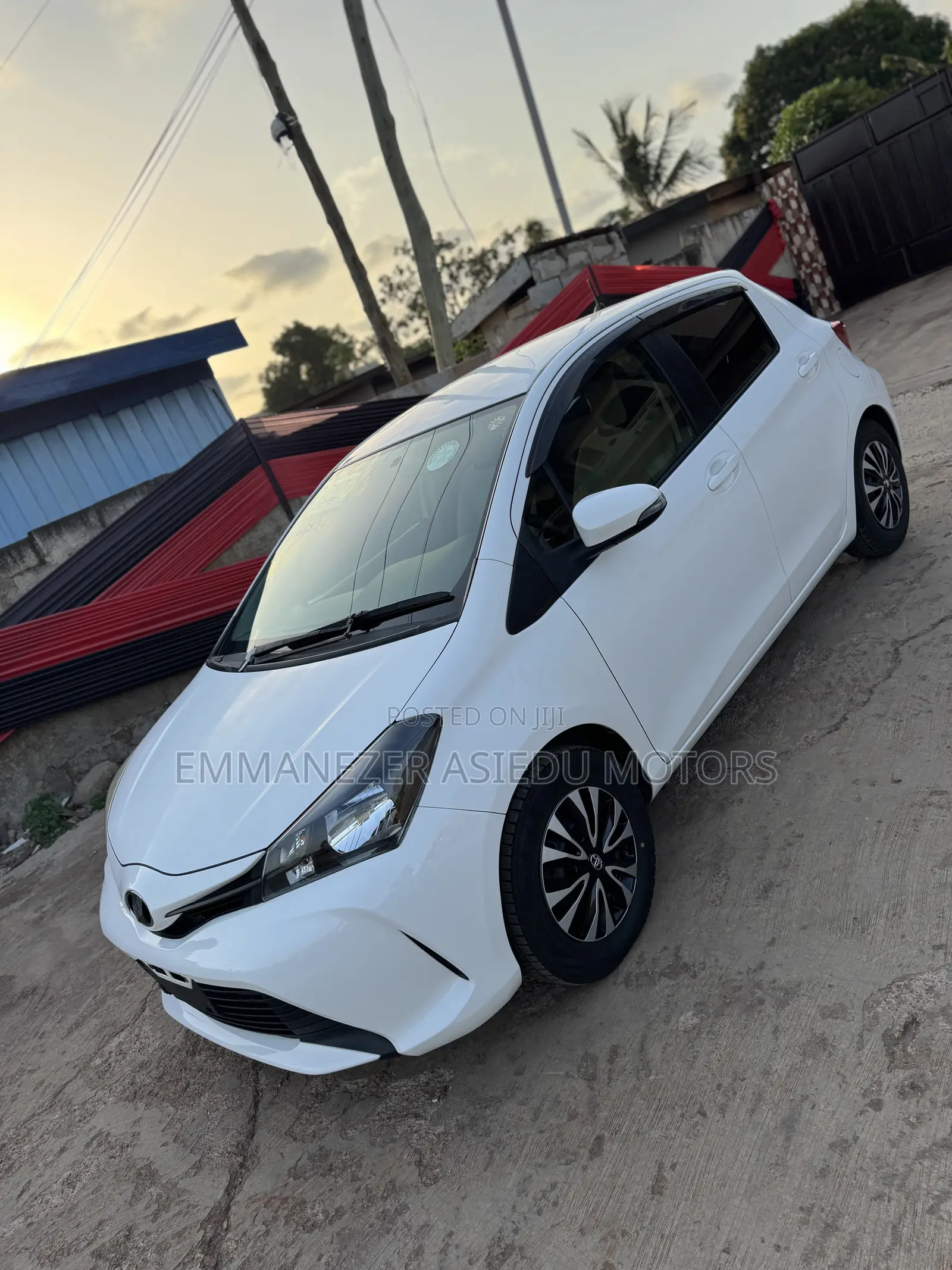 Toyota Vitz 1.3 FWD 5dr 2015 White