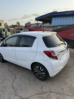 Toyota Vitz 1.3 FWD 5dr 2015 White