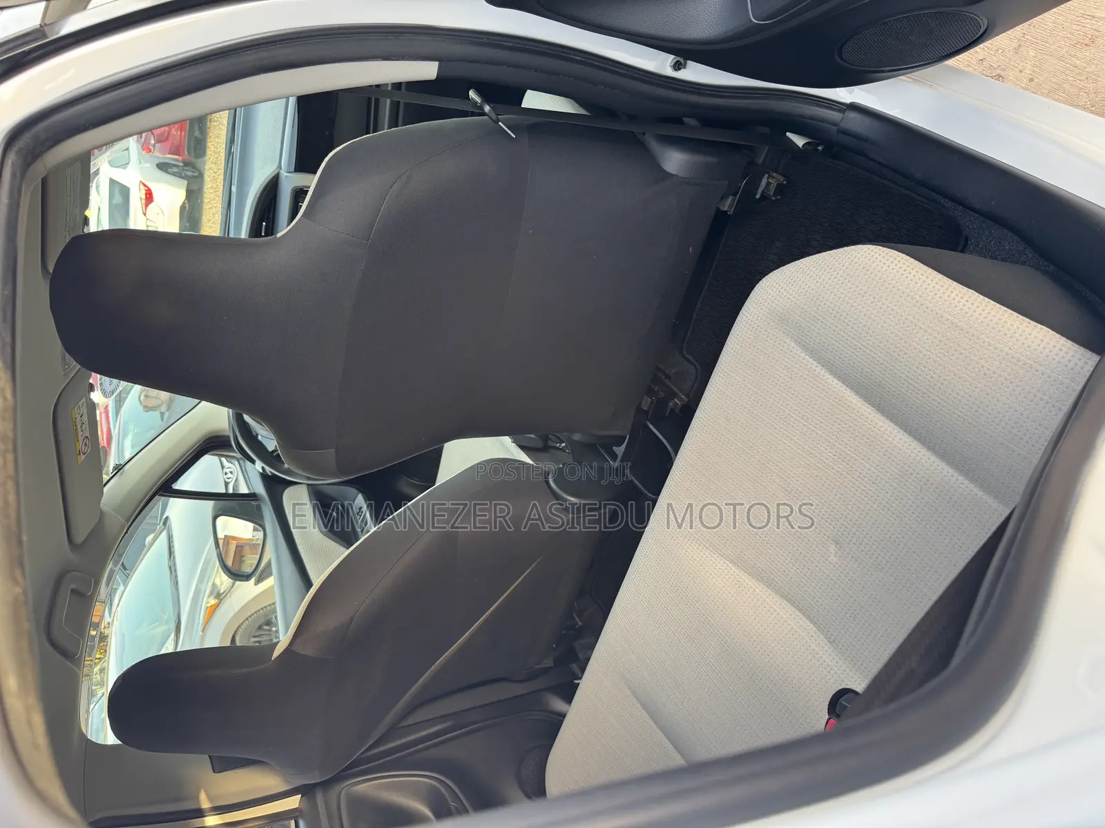 Toyota Vitz 1.3 FWD 5dr 2015 White