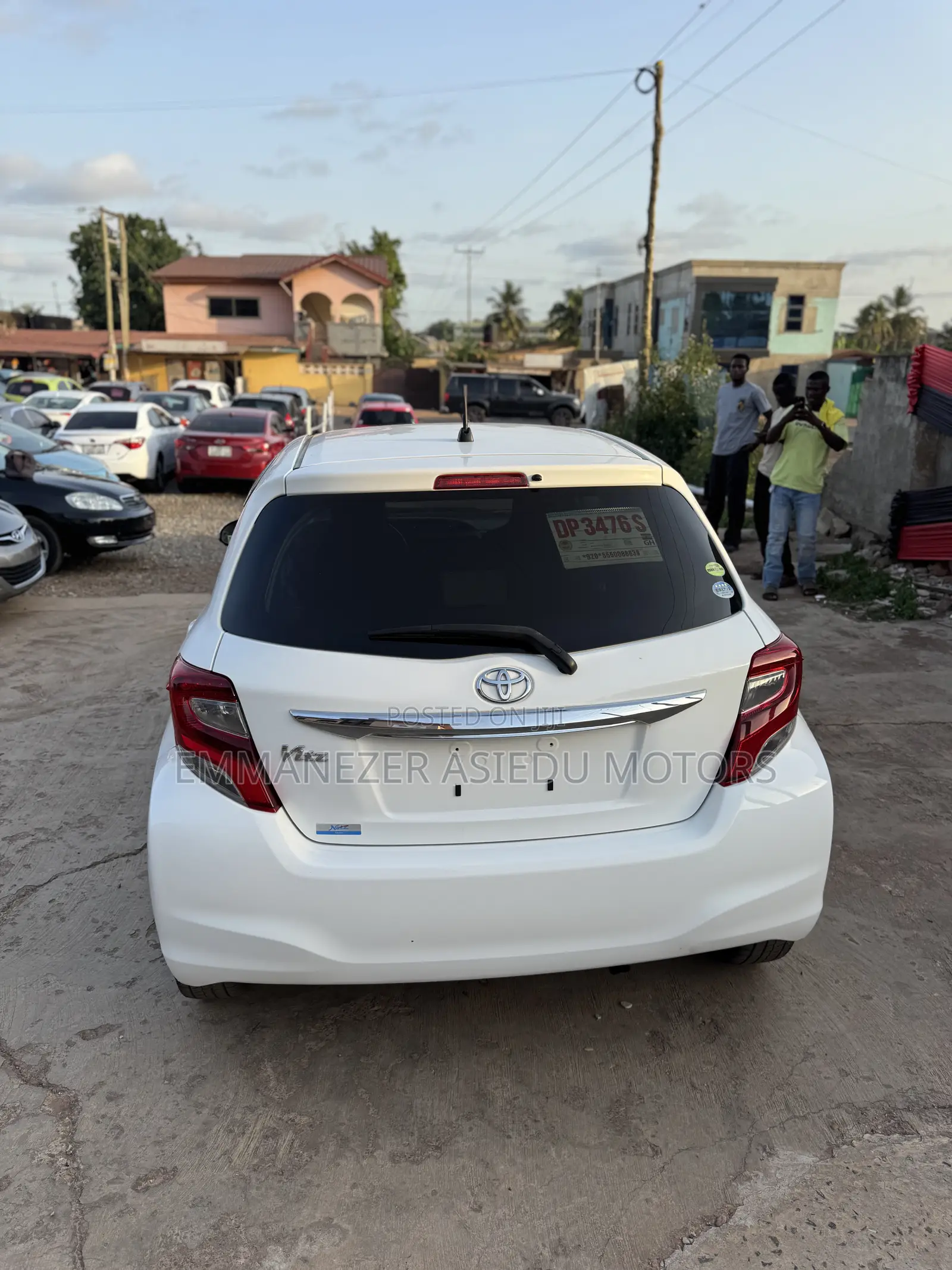 Toyota Vitz 1.3 FWD 5dr 2015 White
