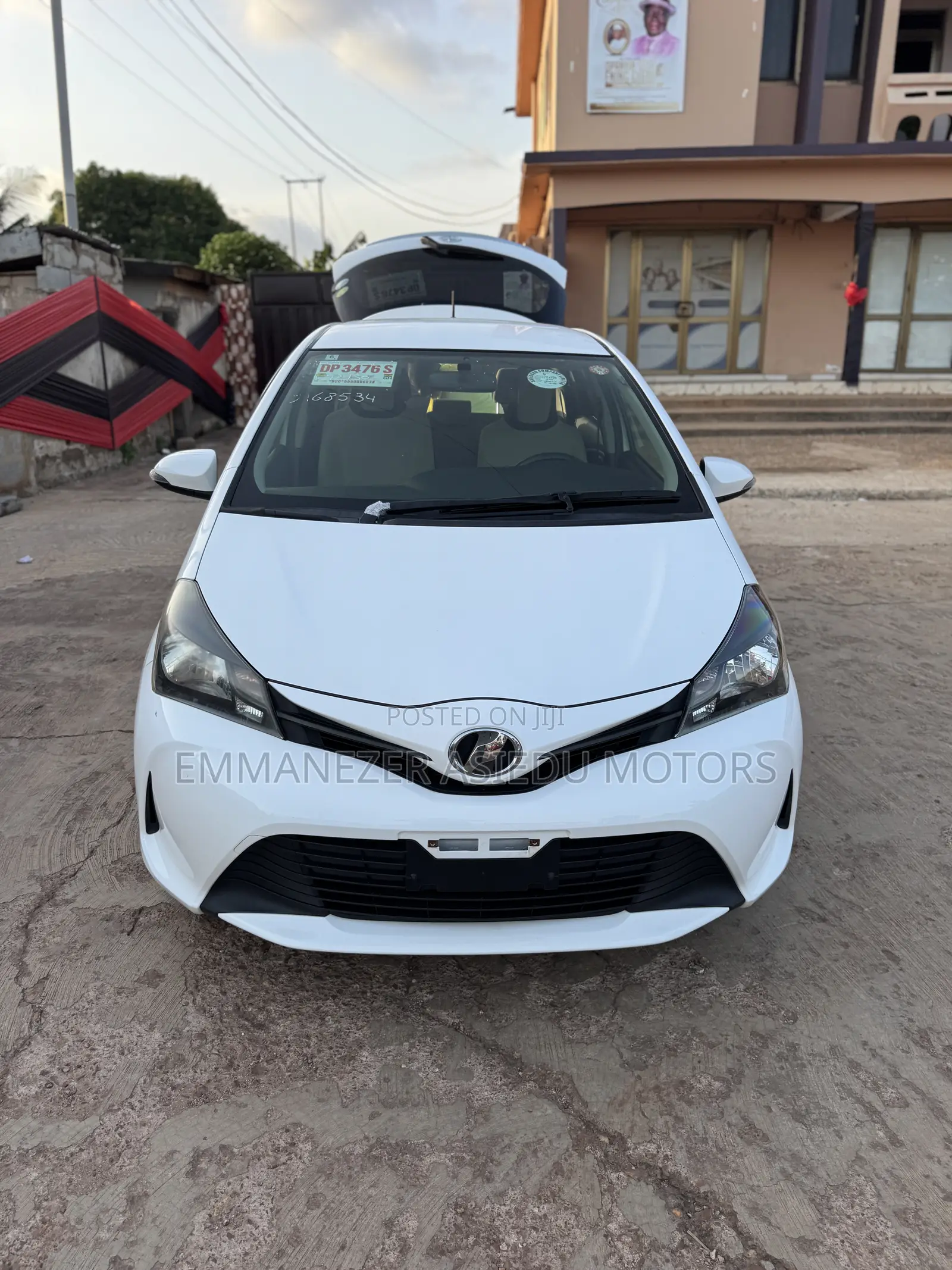 Toyota Vitz 1.3 FWD 5dr 2015 White