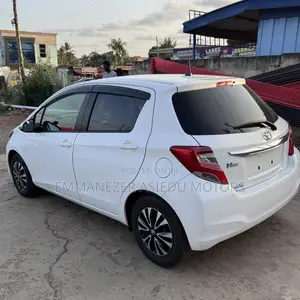 Toyota Vitz 1.3 FWD 5dr 2014 White