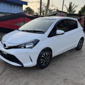Toyota Vitz 1.3 FWD 5dr 2014 White