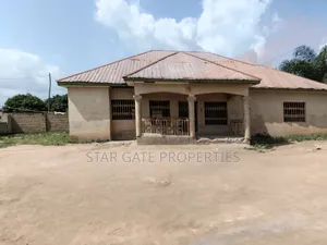 4bdrm House in Kenyasi Nwamasi., Kumasi Metropolitan for sale