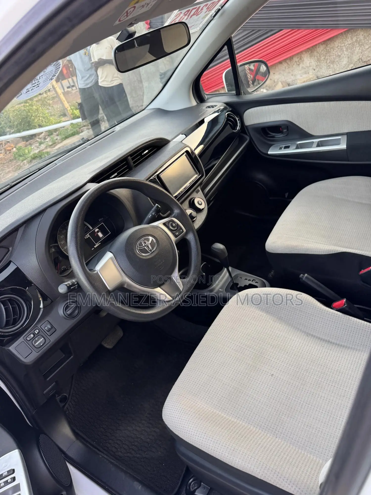 Toyota Vitz 1.3 FWD 5dr 2015 White