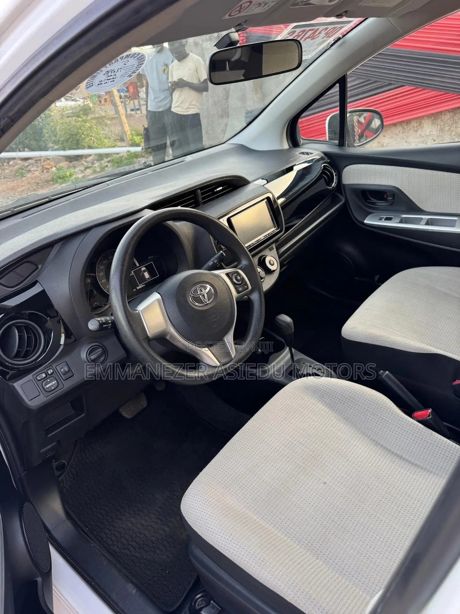 Toyota Vitz 1.3 FWD 5dr 2015 White