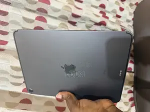 Apple iPad Air (2022) 64 GB Gray