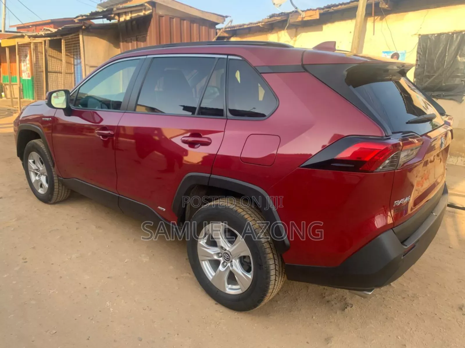 Toyota RAV4 XLE 2021 Red