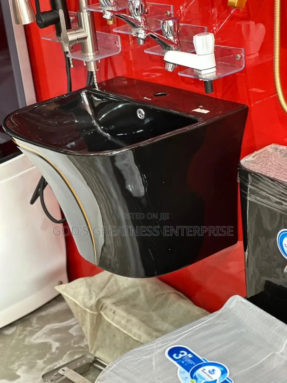Black Hanging Basin