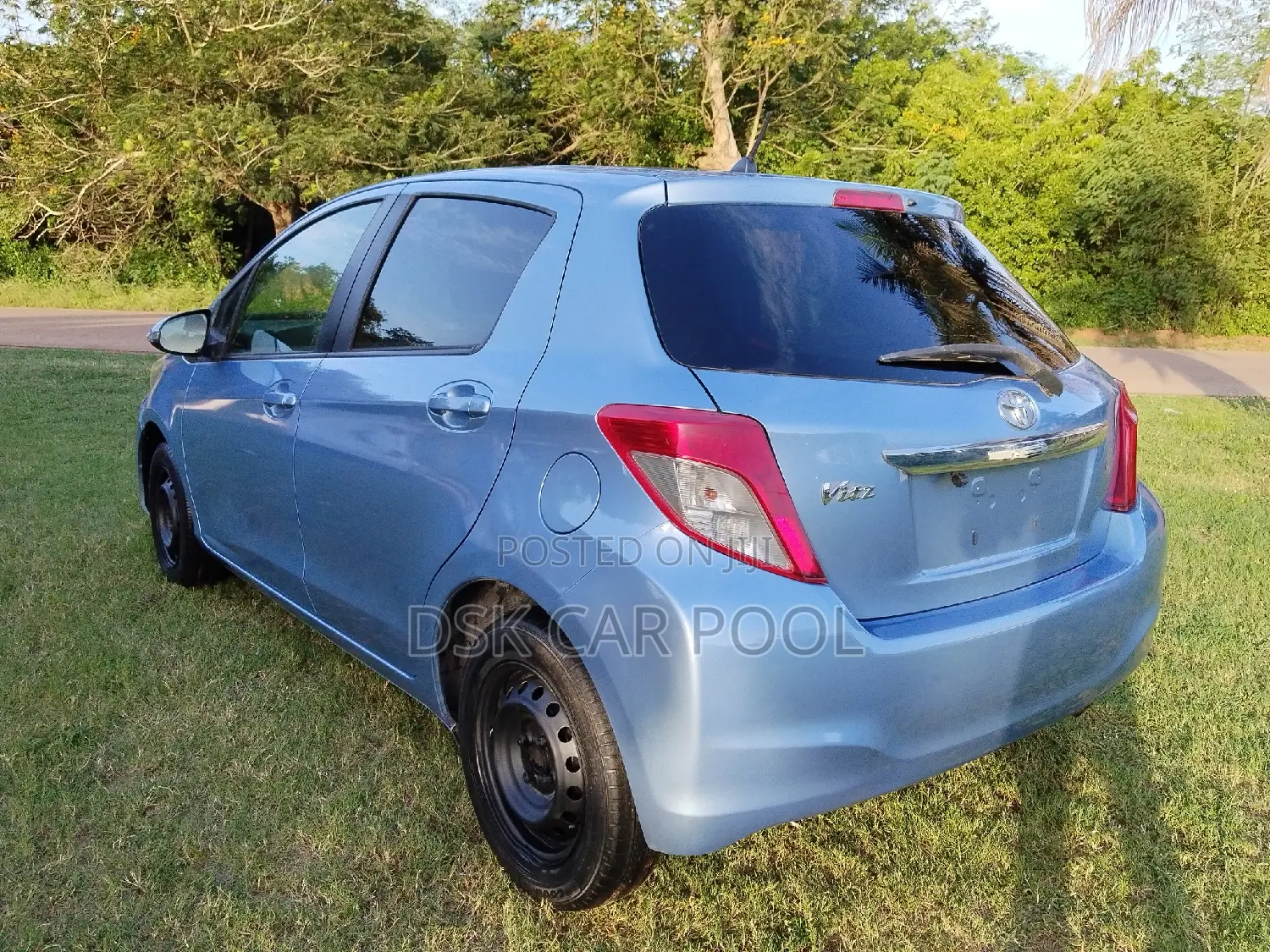 Toyota Vitz 1.3 FWD 5dr 2012 Blue