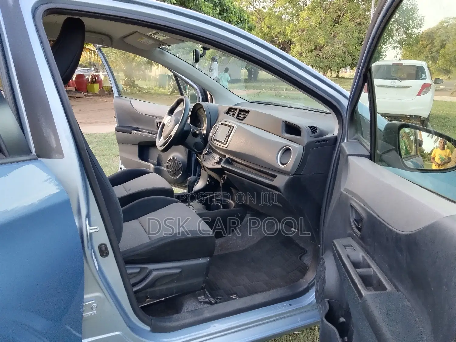 Toyota Vitz 1.3 FWD 5dr 2012 Blue