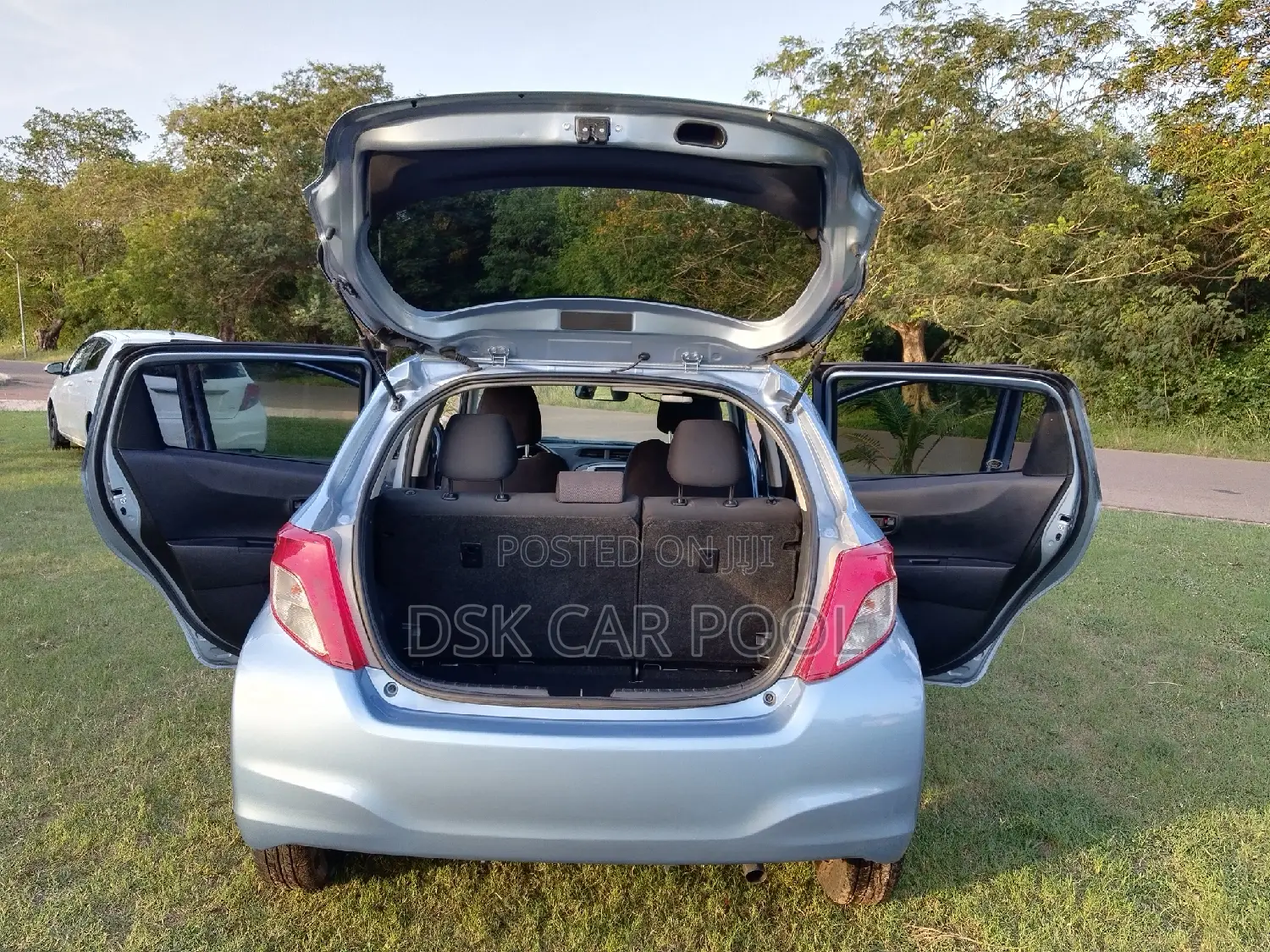 Toyota Vitz 1.3 FWD 5dr 2012 Blue