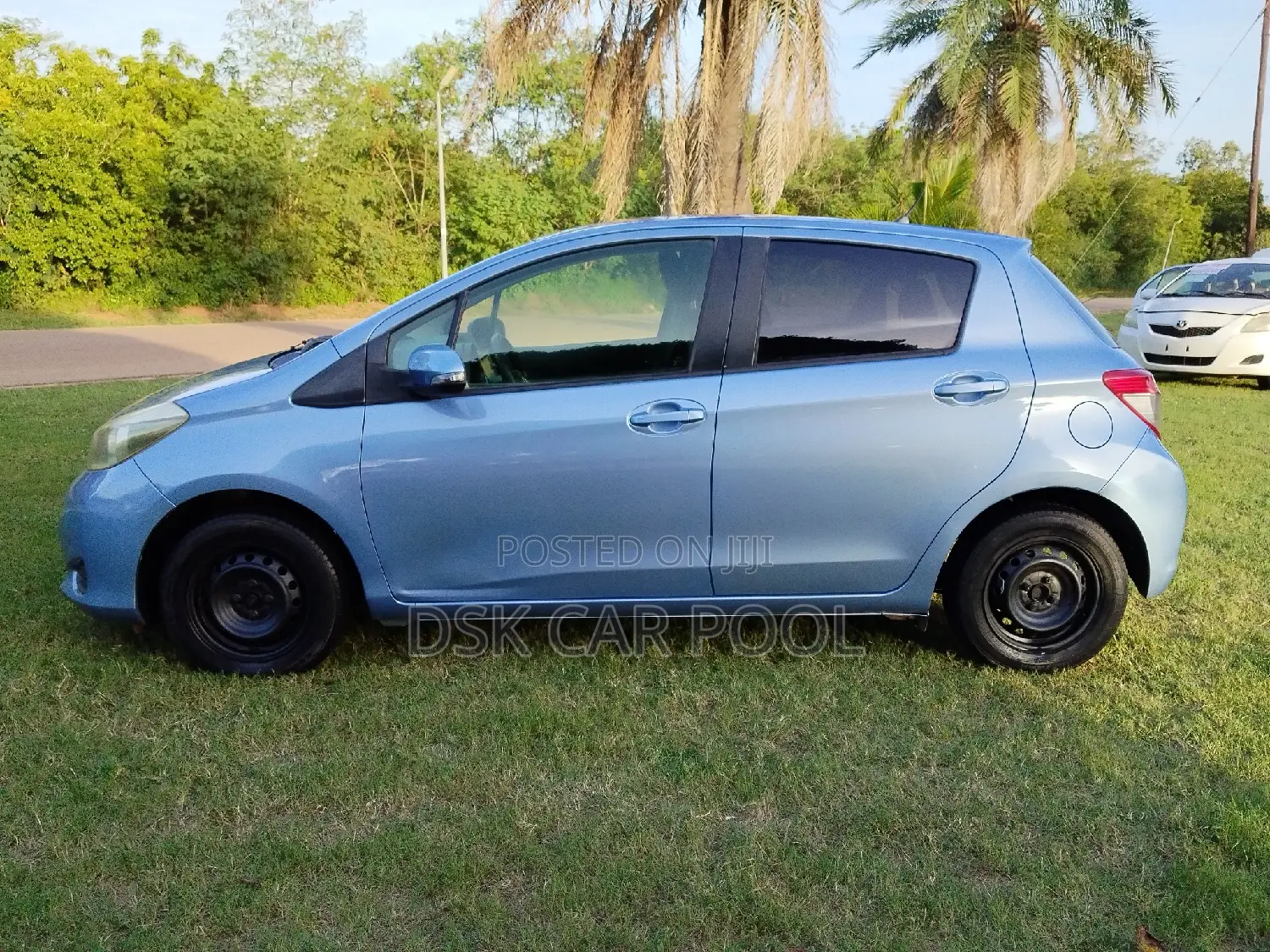 Toyota Vitz 1.3 FWD 5dr 2012 Blue