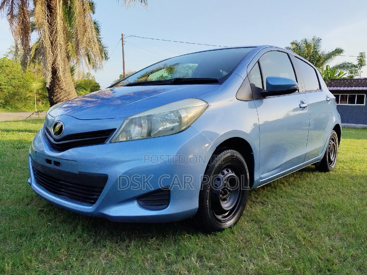 Toyota Vitz 1.3 FWD 5dr 2012 Blue