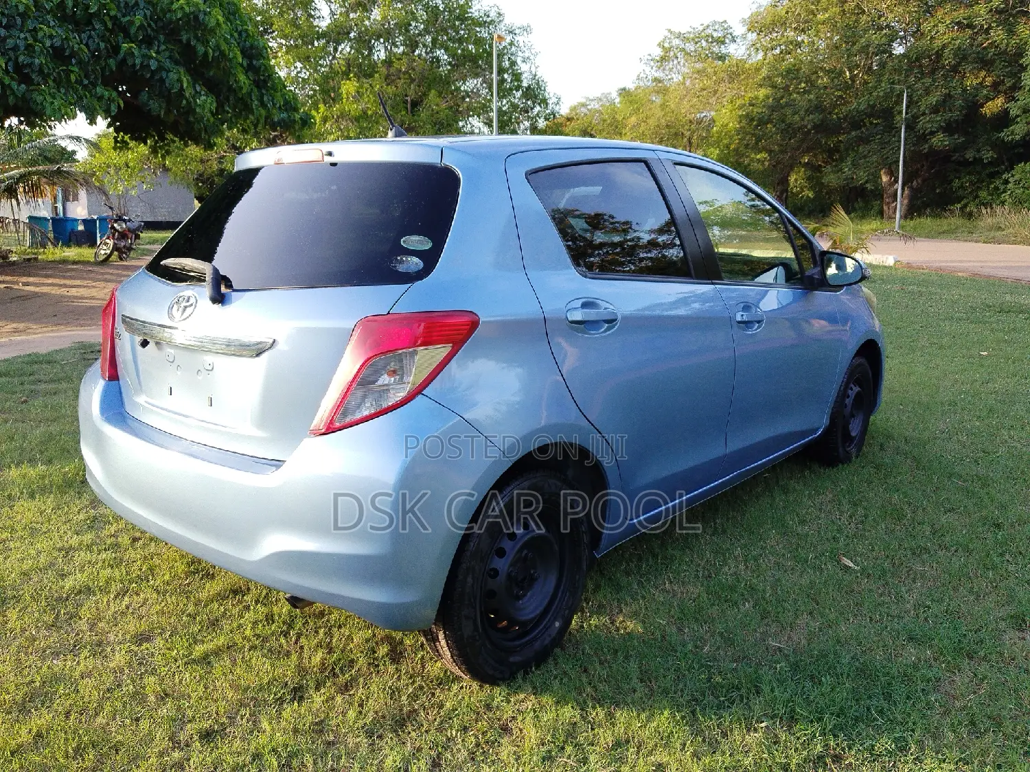 Toyota Vitz 1.3 FWD 5dr 2012 Blue