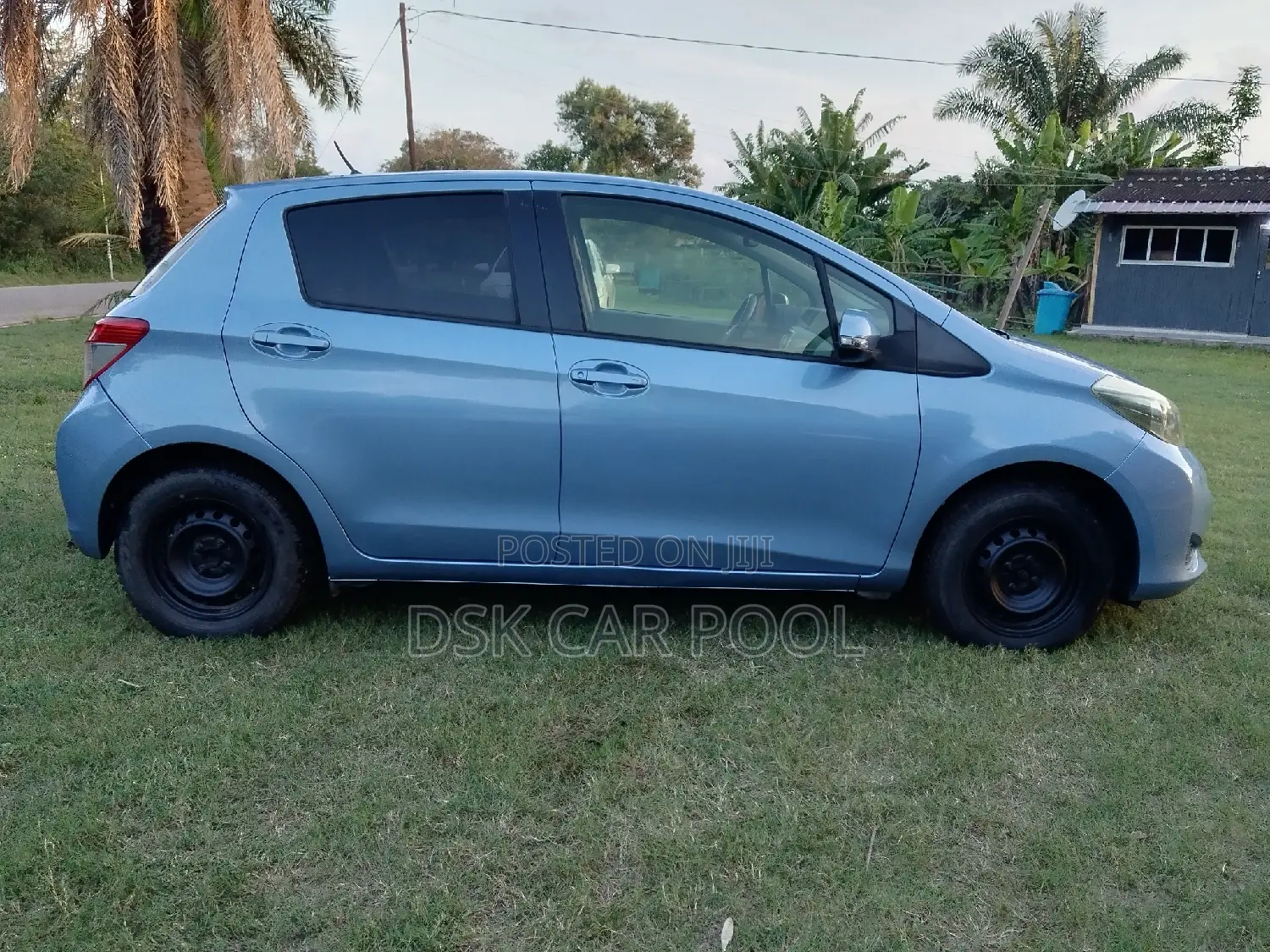 Toyota Vitz 1.3 FWD 5dr 2012 Blue