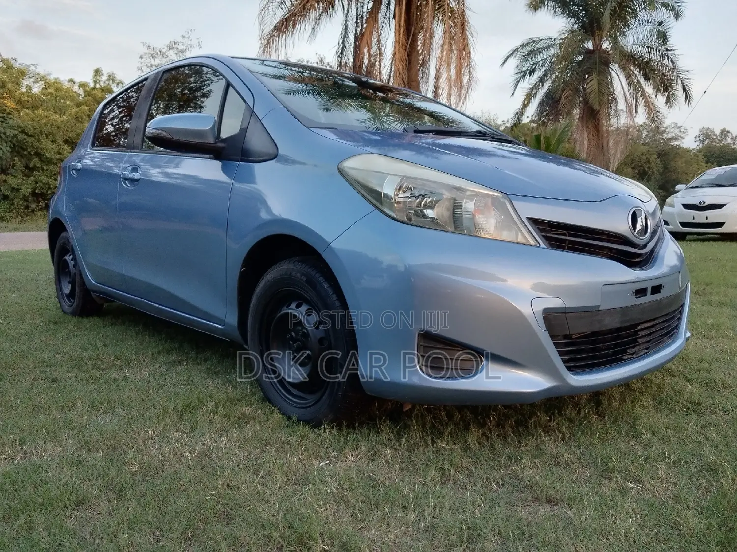 Toyota Vitz 1.3 FWD 5dr 2012 Blue