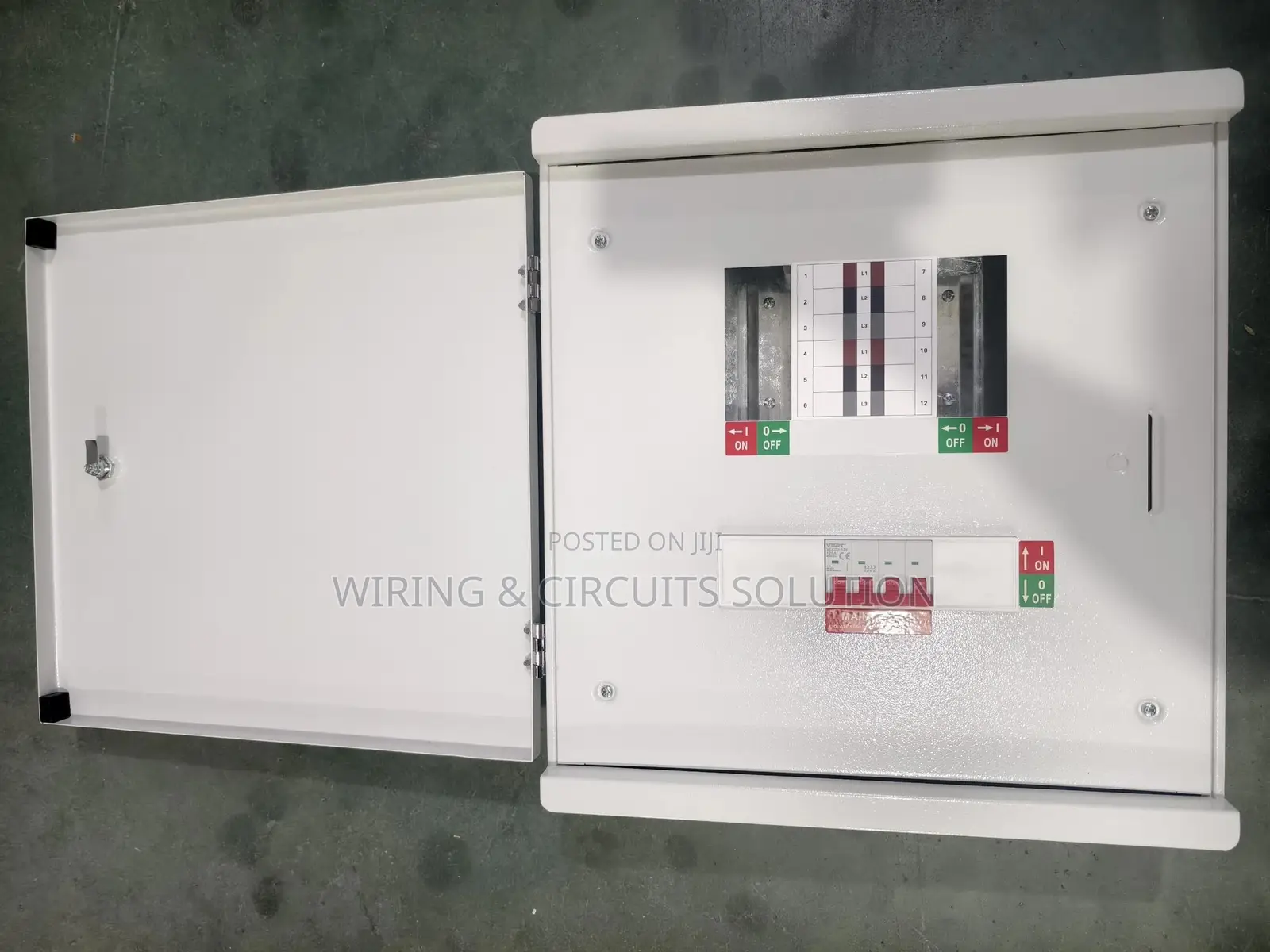 Vert Electrical 4 Way Distribution Board With Breakers