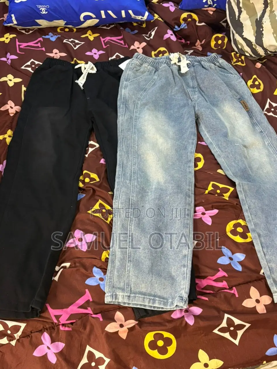 Unisex Baggy Jeans .