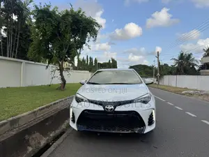 Toyota Corolla XSE 4dr Sedan (1.8L 4cyl CVT) 2017 White