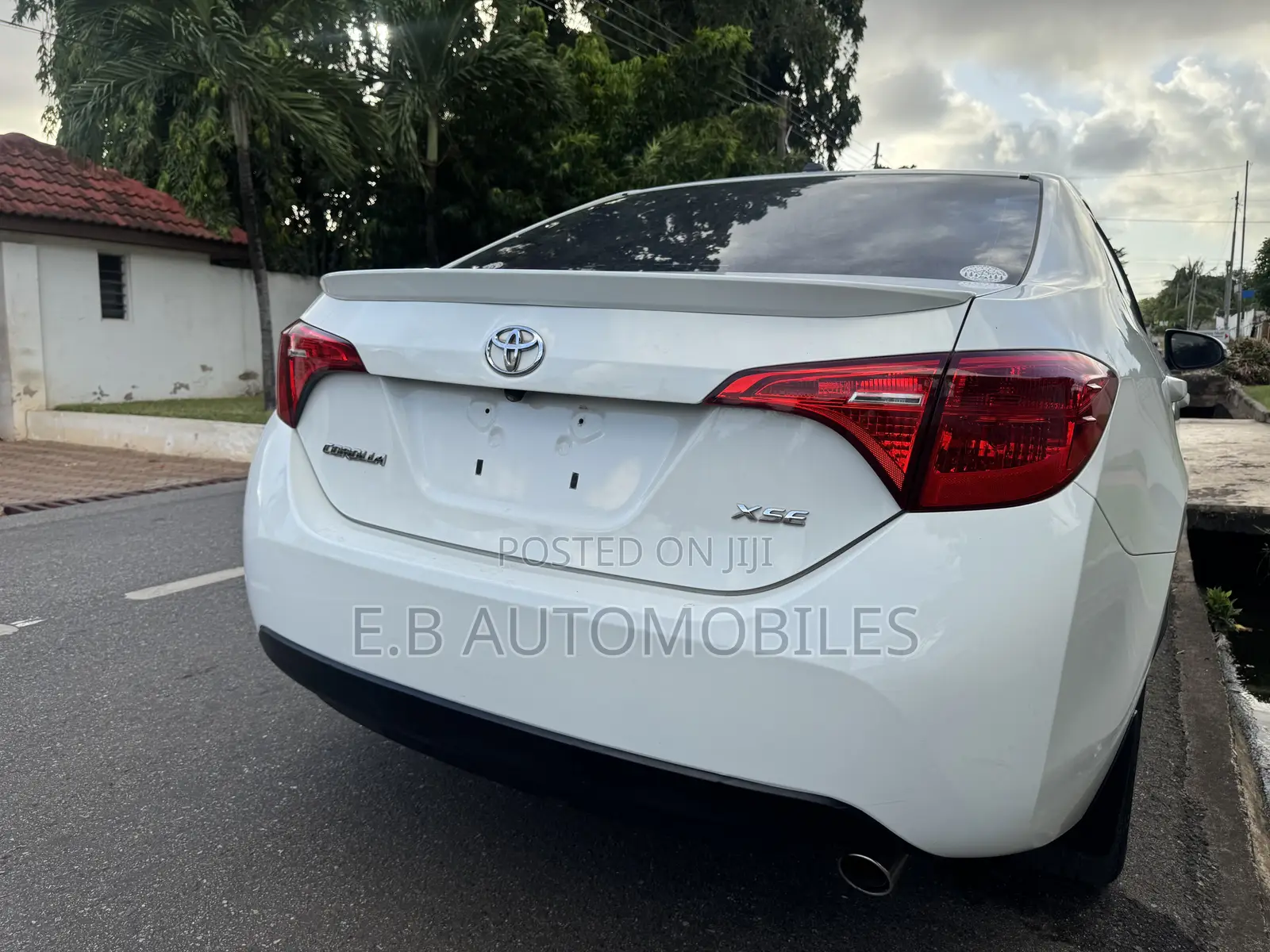 Toyota Corolla XSE 4dr Sedan (1.8L 4cyl CVT) 2017 White