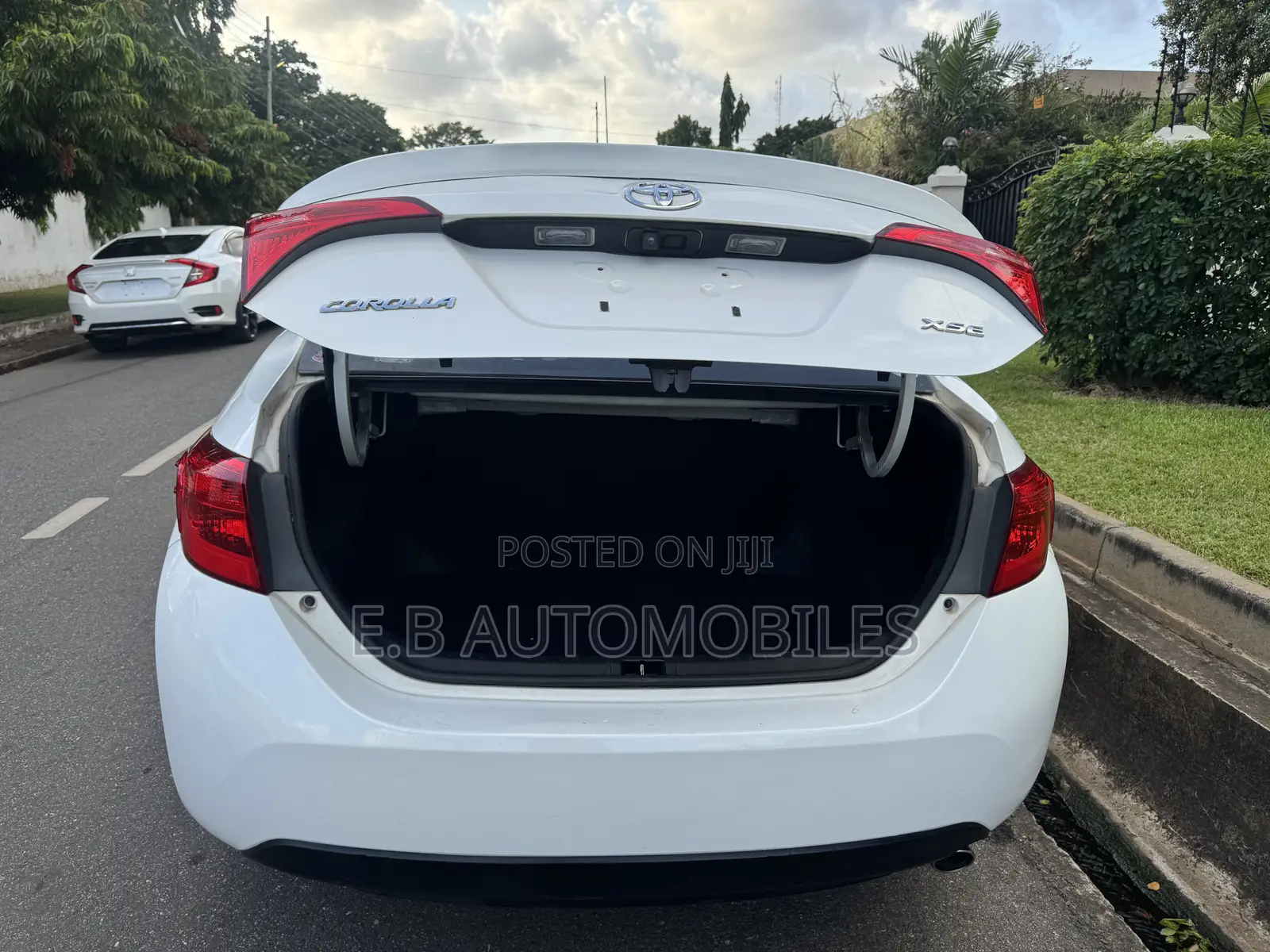 Toyota Corolla XSE 4dr Sedan (1.8L 4cyl CVT) 2017 White