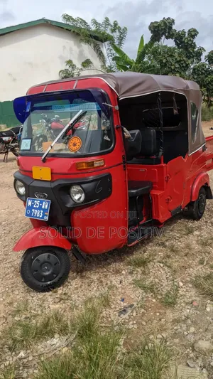 Bajaj RE 2025 Red