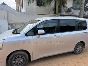 Toyota Voxy 2009 Silver