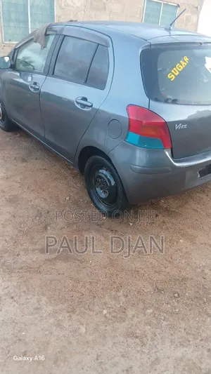 Toyota Vitz 1.3 AWD 5dr 2010 Beige