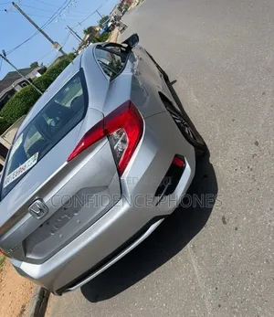 Honda Civic LX 2021 Silver