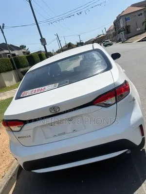 Toyota Corolla LE 2022 White