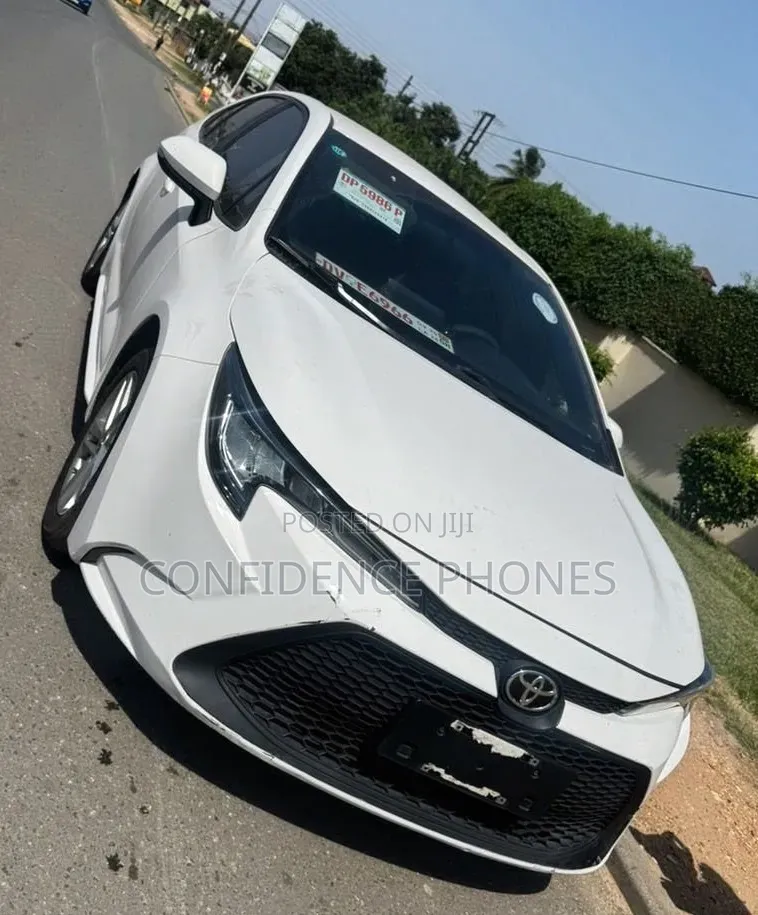 Toyota Corolla LE 2022 White
