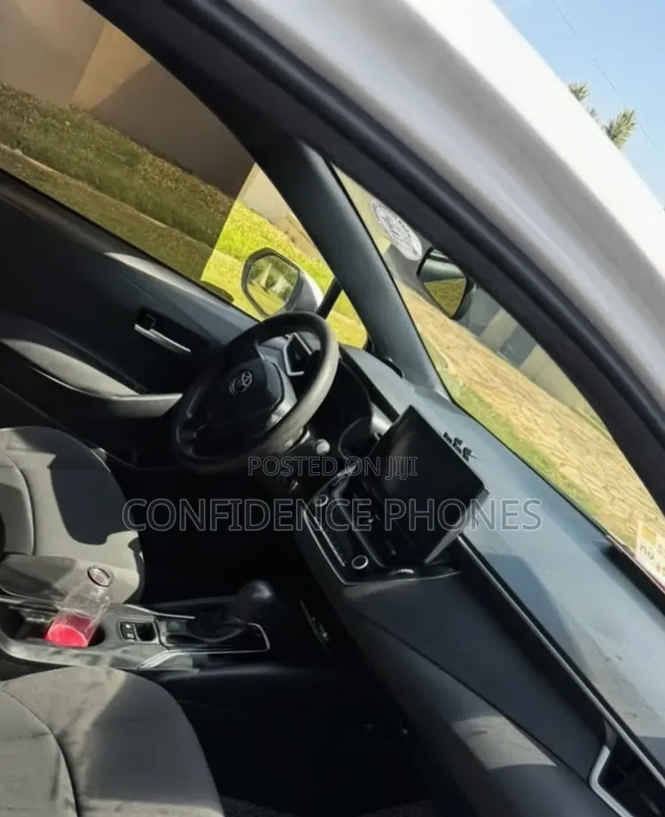 Toyota Corolla LE 2022 White