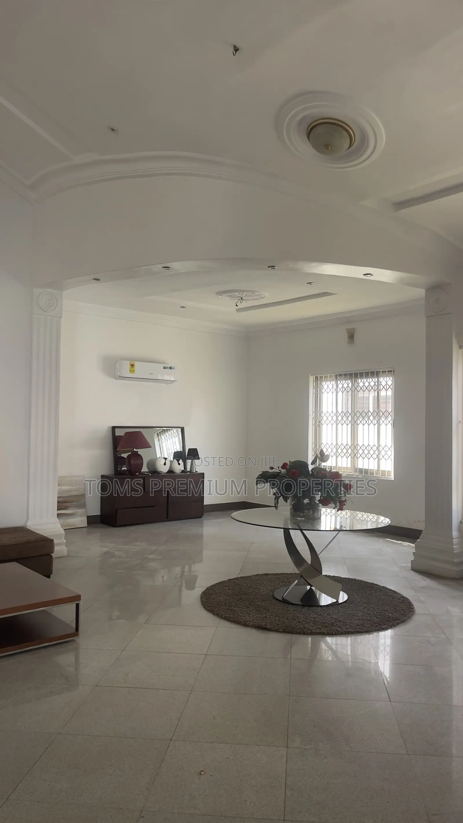 6bdrm Mansion in American House, East Legon for rent