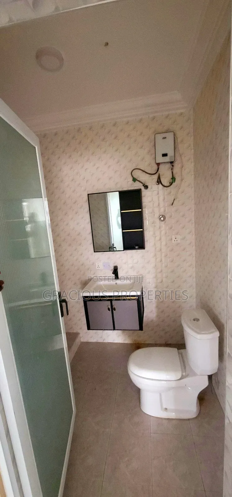 3bdrm Apartment in Gracious Properties, Haatso for rent