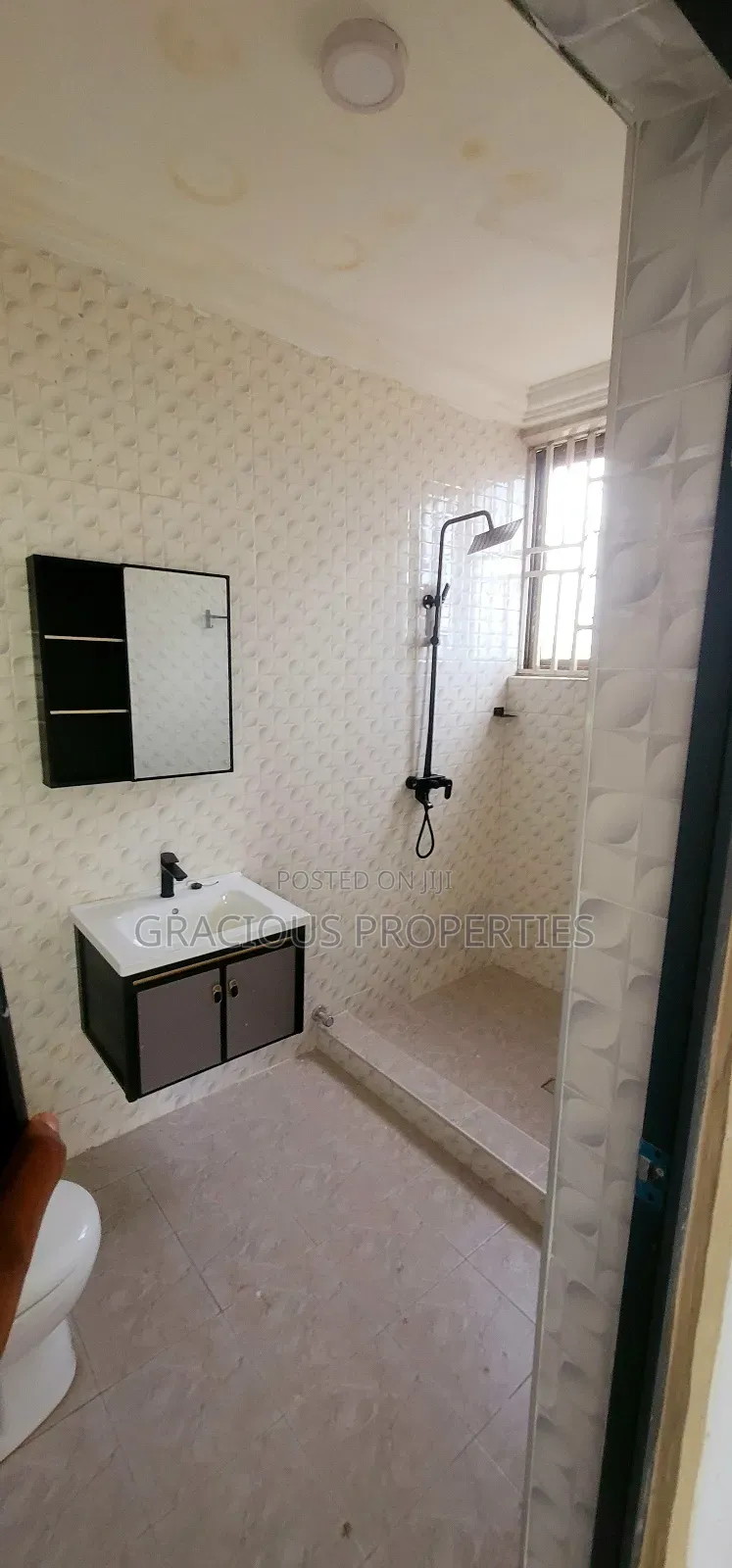 3bdrm Apartment in Gracious Properties, Haatso for rent