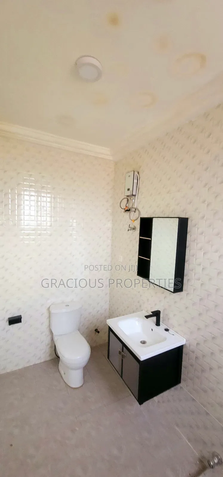 3bdrm Apartment in Gracious Properties, Haatso for rent
