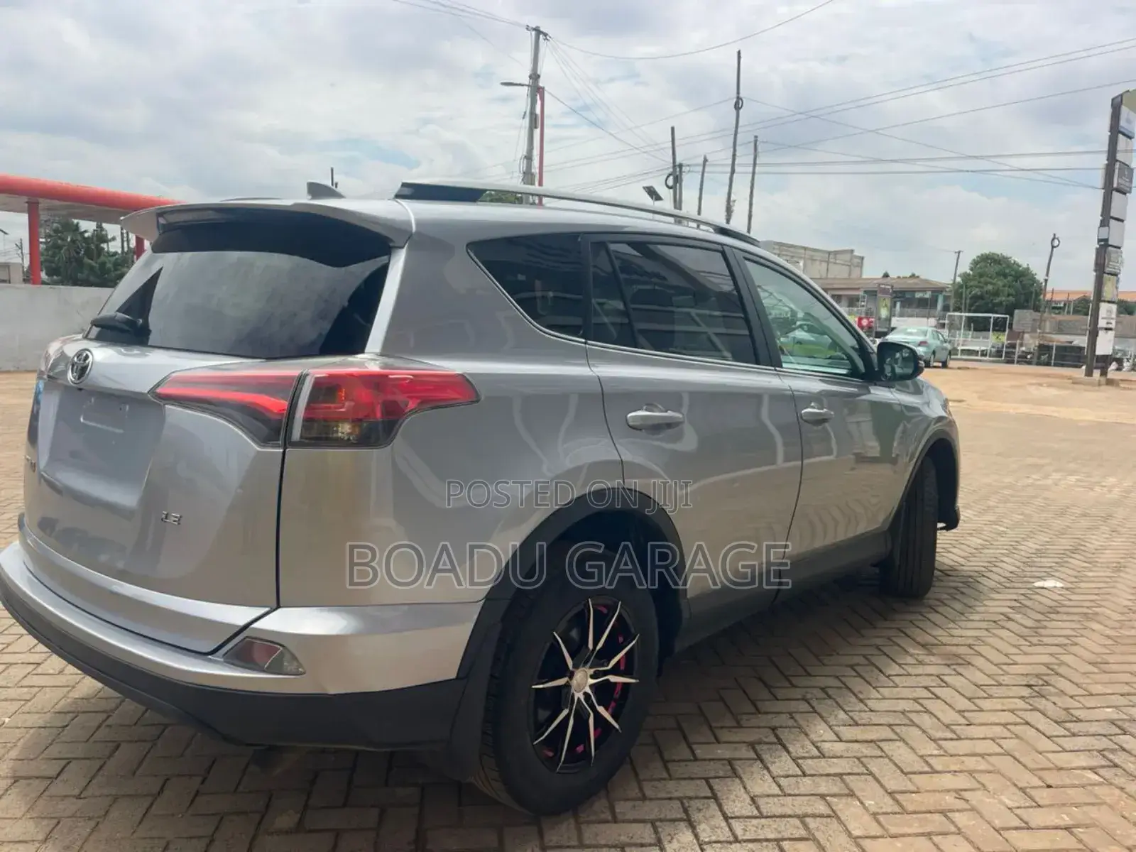 Toyota RAV4 LE AWD (2.5L 4cyl 6A) 2017 Silver