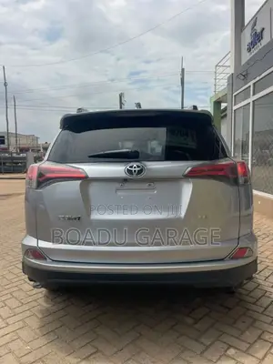 Toyota RAV4 LE AWD (2.5L 4cyl 6A) 2017 Silver