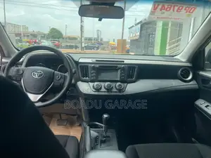 Toyota RAV4 LE AWD (2.5L 4cyl 6A) 2017 Silver