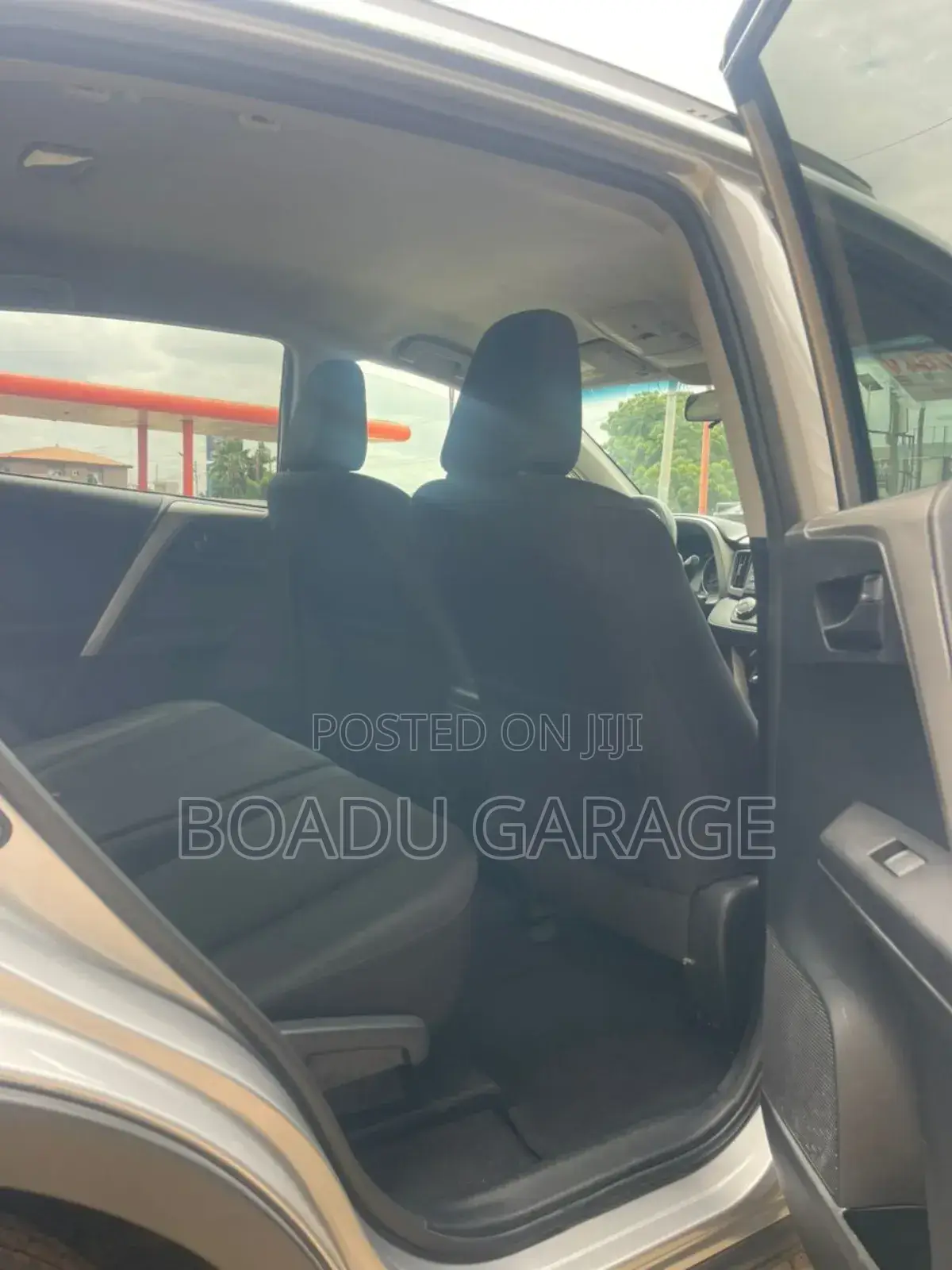 Toyota RAV4 LE AWD (2.5L 4cyl 6A) 2017 Silver