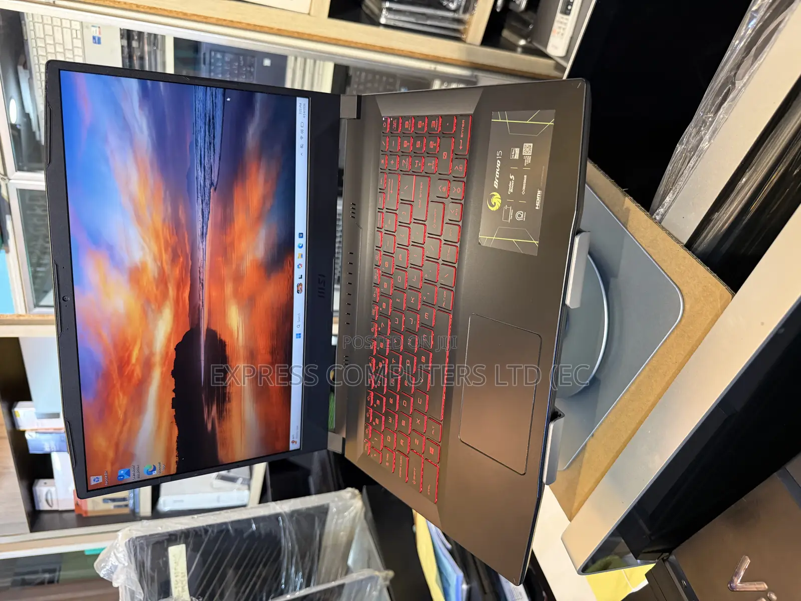 Laptop MSI Cyborg 15 16GB AMD Ryzen 5 SSD 512GB