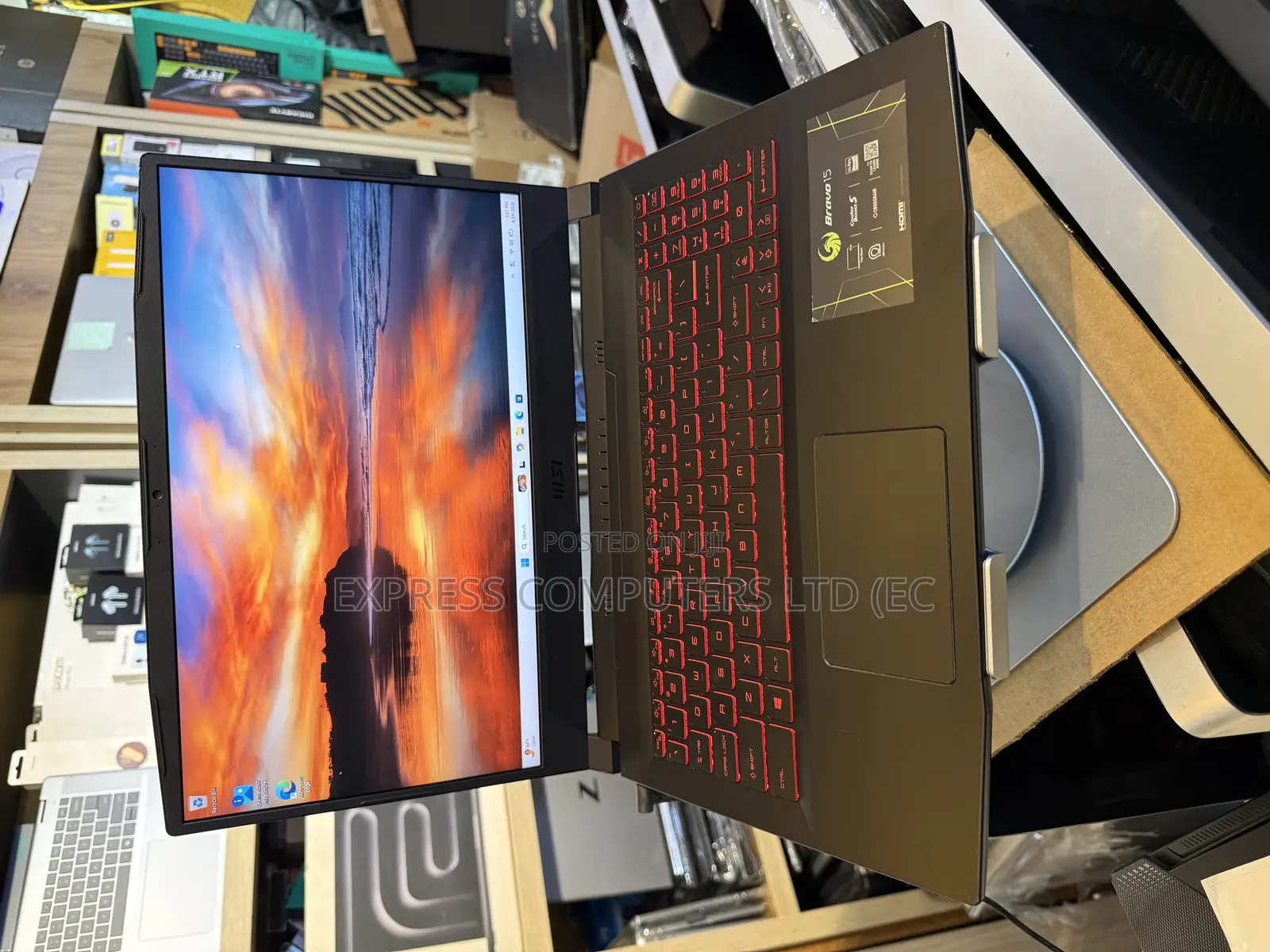 Laptop MSI Cyborg 15 16GB AMD Ryzen 5 SSD 512GB