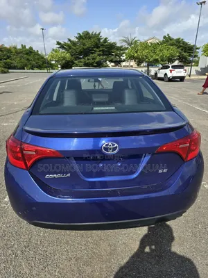 Toyota Corolla SE (1.8L 4cyl 2A) 2018 Blue