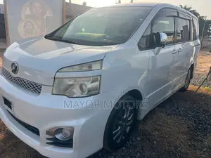 Toyota Voxy 2013 White