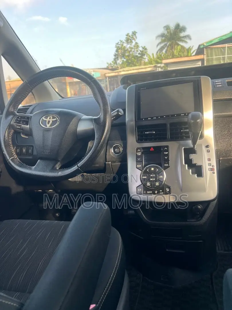 Toyota Voxy 2013 White