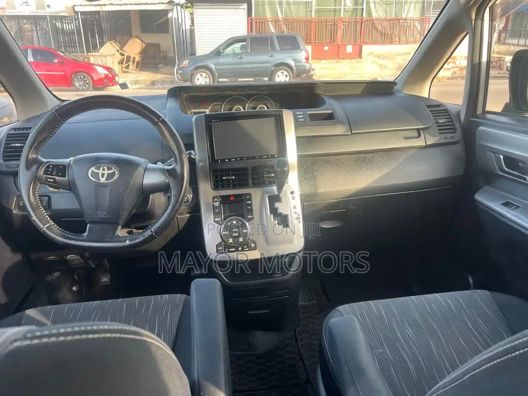 Toyota Voxy 2013 White
