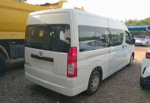 Toyota HiAce 2021 White