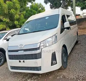 Toyota HiAce 2021 White